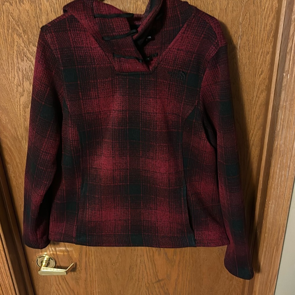 Women’s North Face Pull-Over, large
